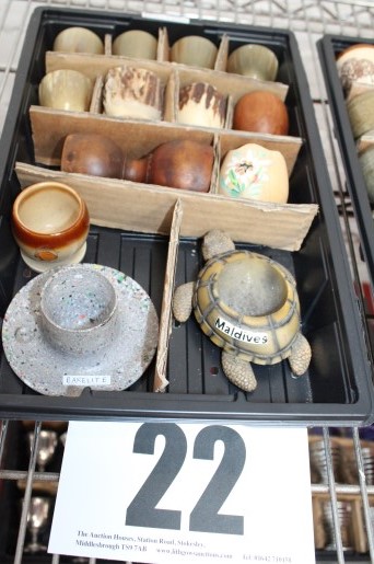 TRAY & CONTENTS OF 13 PEDESTAL & TUB EGG CUPS INC. EBONY & HORN BAKERLITE.