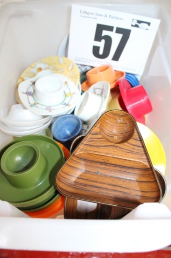 BOX & CONTENTS OF APPROX. 47 PLASTIC TRAY EGG CUPS IN VARIOUS STYLES.