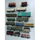 Collection of '00' / 'H0' model railway carriages and rolling stock (17 in total). Various makes and