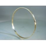9ct Gold bangle (approx 6.2g)