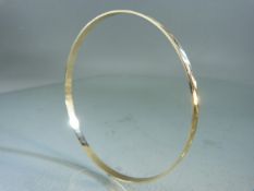 9ct Gold bangle (approx 6.2g)