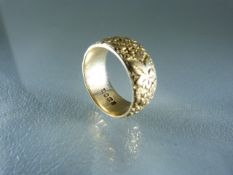18ct Gold ring with foliate design (total weight approx 9g) size L.5