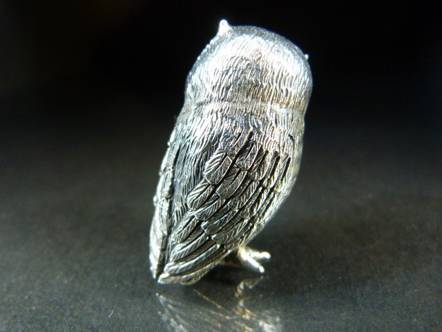 Silver figure of an Owl with Glass eyes stamped Sterling - Image 3 of 7