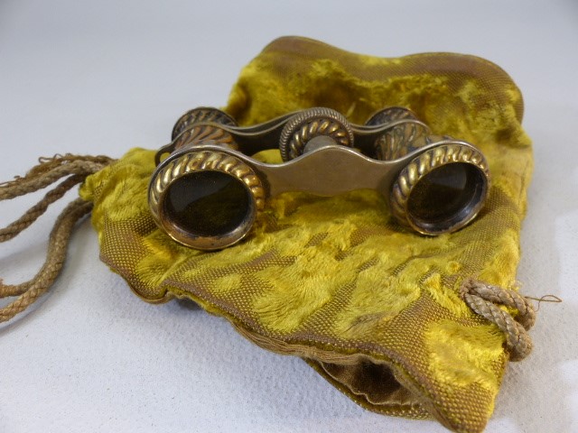 Jumelle brass opera glasses with original bag. Marked to eye pieces 'Jumelle fin de Siecle' - Image 9 of 17