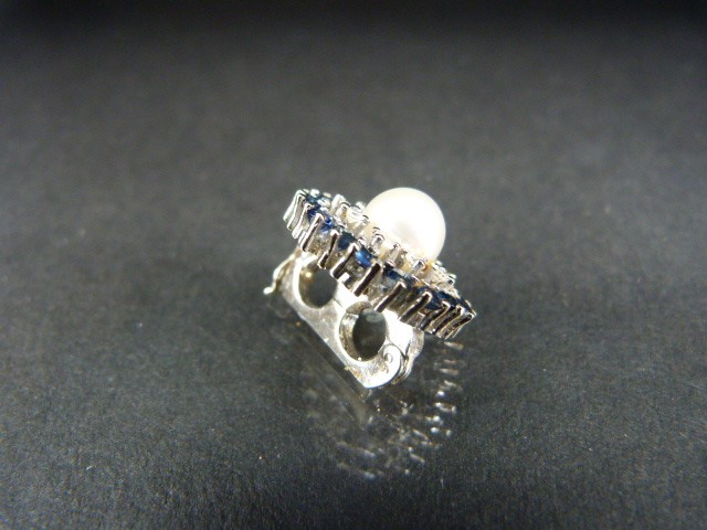 Pearl Clip: 14ct White Gold set with approx. 7.4mm Cultured Pearl and surrounded by 9 small diamonds - Image 3 of 9