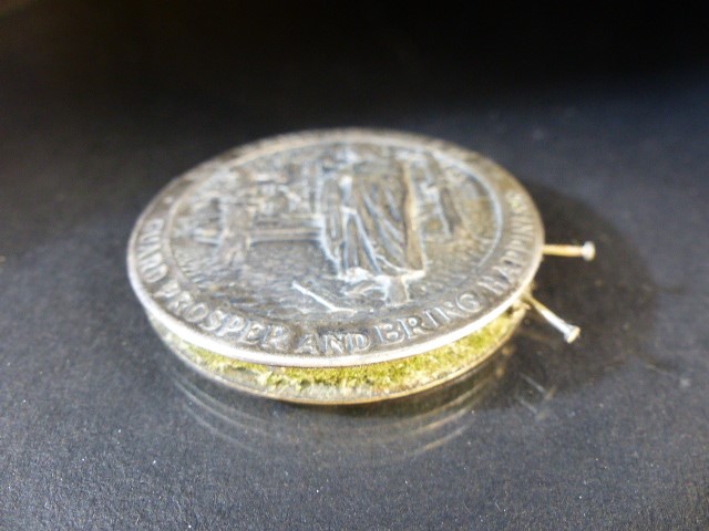 White metal pin cushion, of circular form, the top embossed with St. Bartholomew in a garden setting - Image 5 of 6