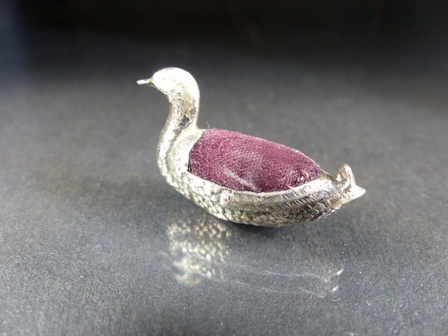 Novelty pin cushion in the form of a Duck by Sampson Mordan & Co. - Image 4 of 7