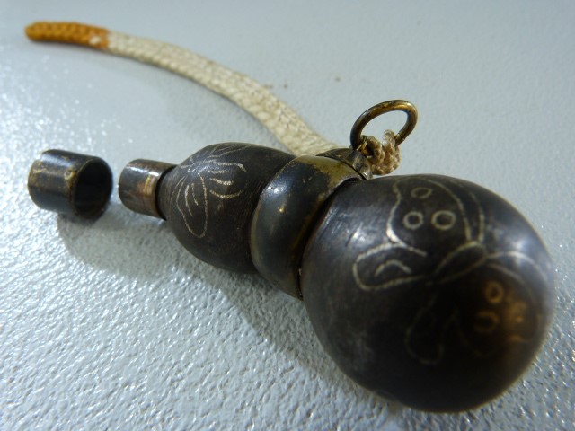 Oriental (possibly Japanese) powder flask formed of two metallic spheres and with fitted cap. - Image 4 of 4