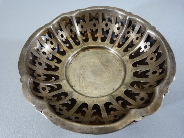 Hallmarked silver pierced work dish - Sheffield Cooper Brothers & Sons Ltd 1929 (approx weight - Image 3 of 10