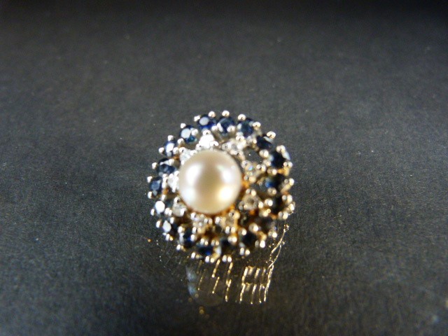 Pearl Clip: 14ct White Gold set with approx. 7.4mm Cultured Pearl and surrounded by 9 small diamonds - Image 7 of 9