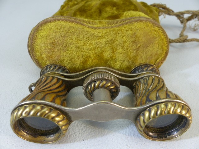 Jumelle brass opera glasses with original bag. Marked to eye pieces 'Jumelle fin de Siecle' - Image 5 of 17