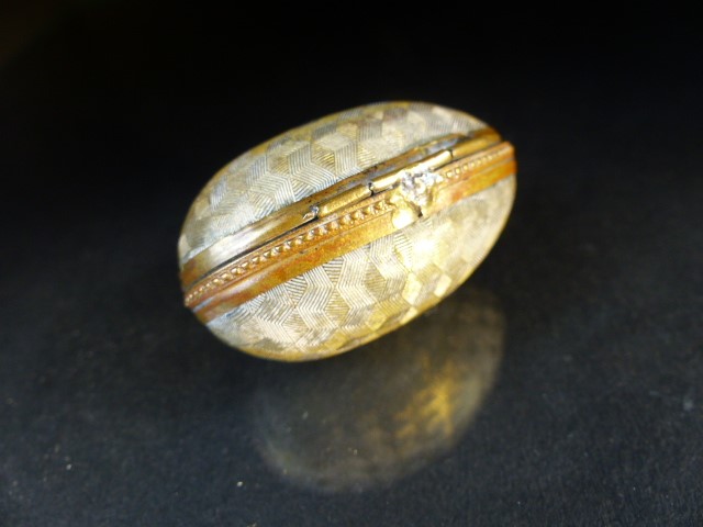 Hallmarked silver thimble by Charles Horner, Chester in original egg shaped box with finger chain - Image 9 of 16