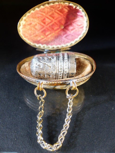 Hallmarked silver thimble by Charles Horner, Chester in original egg shaped box with finger chain - Image 15 of 16