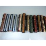 Collection of '00' / 'H0' model railway carriages, twelve in total