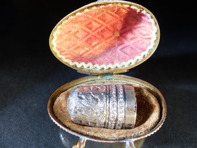 Hallmarked silver thimble by Charles Horner, Chester in original egg shaped box with finger chain - Image 16 of 16