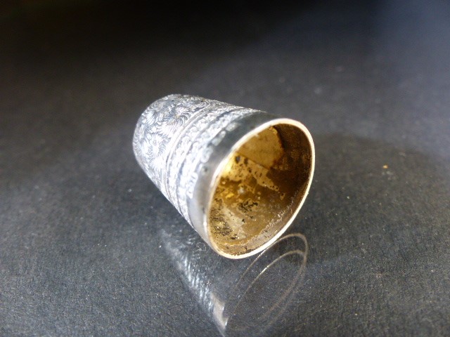 Hallmarked silver thimble by Charles Horner, Chester in original egg shaped box with finger chain - Image 14 of 16