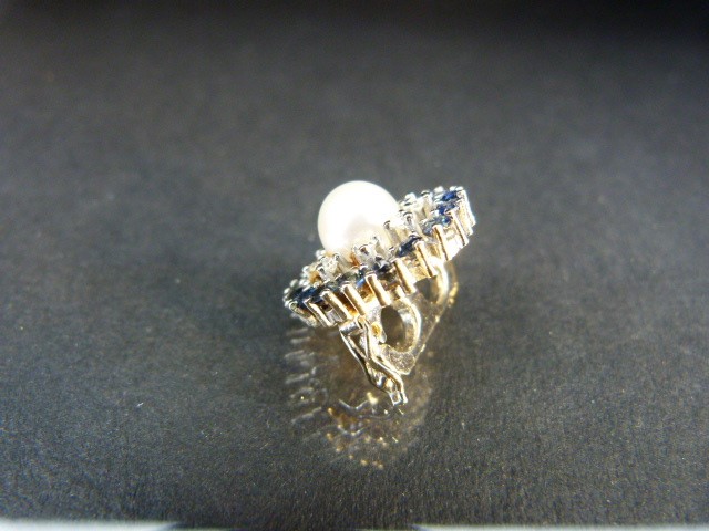 Pearl Clip: 14ct White Gold set with approx. 7.4mm Cultured Pearl and surrounded by 9 small diamonds - Image 5 of 9