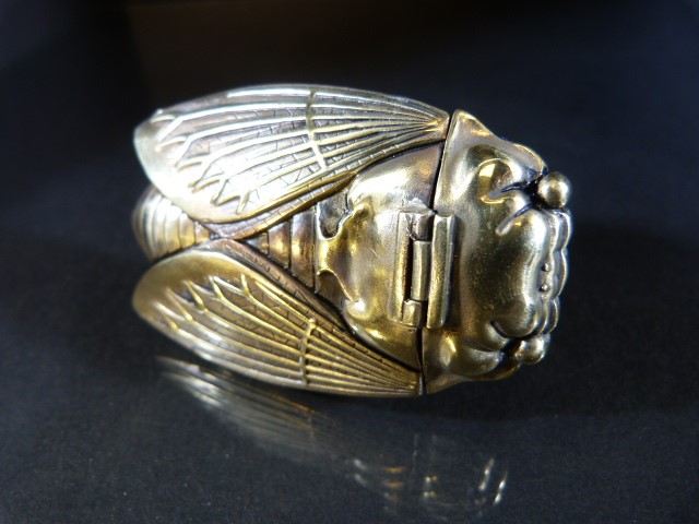 Brass Vesta case in the form of a Scarab Beetle - Image 3 of 9