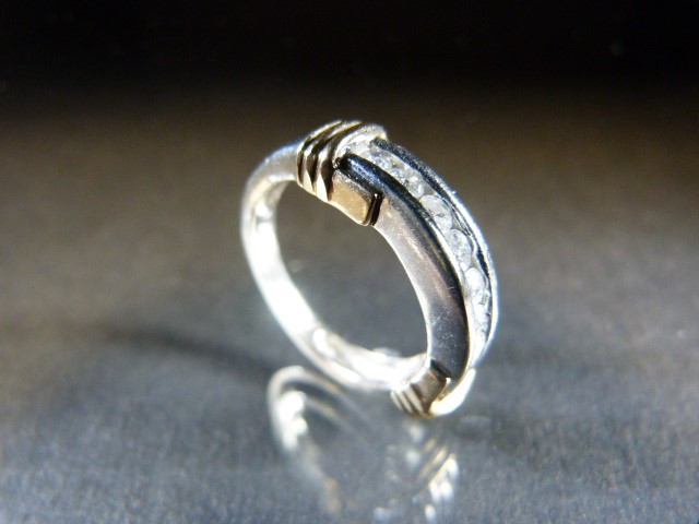 10ct White Gold Half Eternity ring set with Eight Diamonds - Image 5 of 7