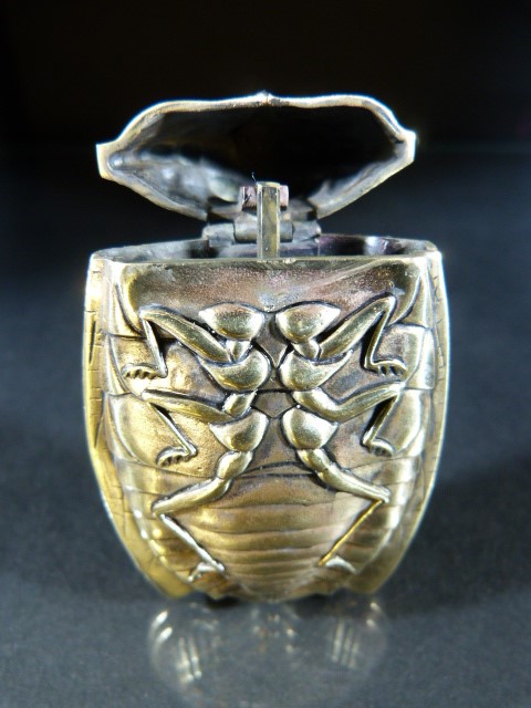 Brass Vesta case in the form of a Scarab Beetle - Image 6 of 9