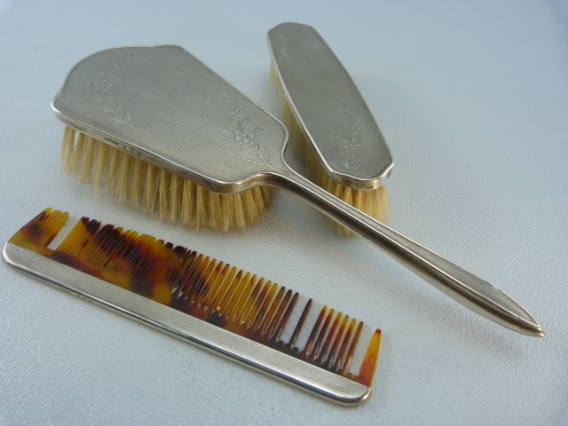 Hallmarked silver brush set to include comb, brush etc - Image 5 of 5