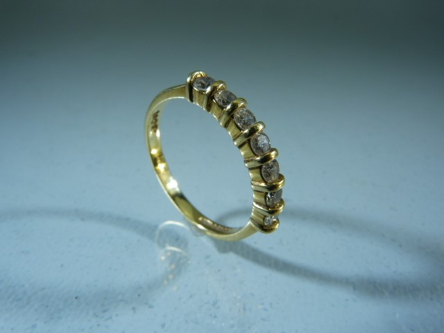 18ct Gold 7 Stone Diamond set ring Approx weight - 2.9g and Size - P - Image 4 of 5