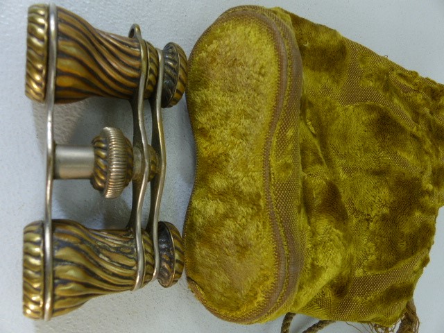 Jumelle brass opera glasses with original bag. Marked to eye pieces 'Jumelle fin de Siecle' - Image 6 of 17