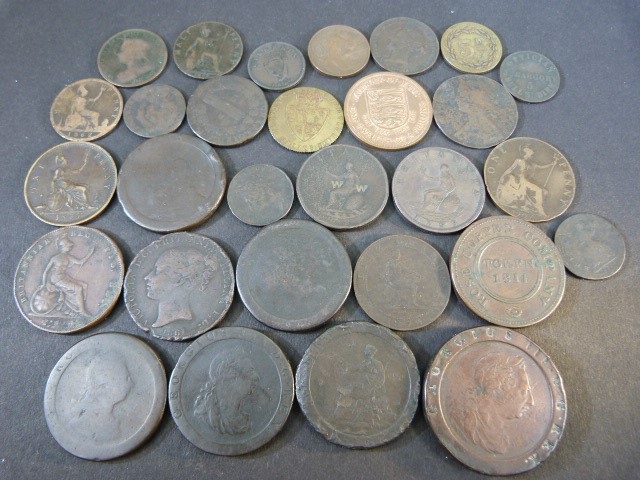 Collection of early coinage to include Cartwheel pennies