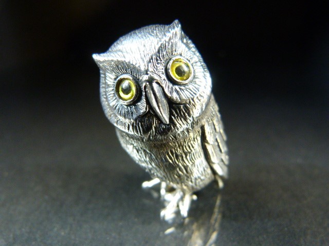 Silver figure of an Owl with Glass eyes stamped Sterling - Image 5 of 7
