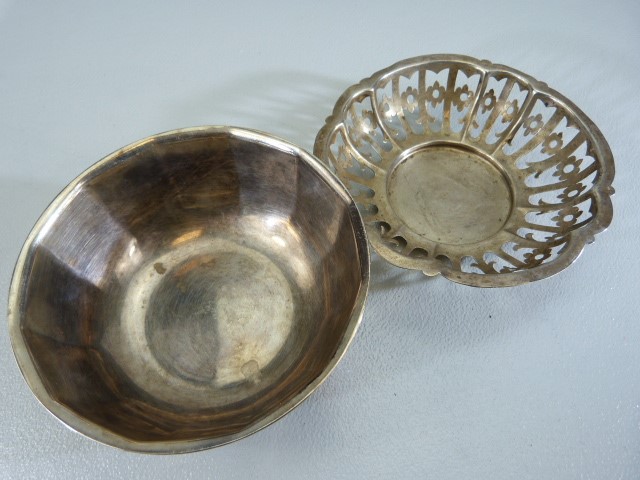 Hallmarked silver pierced work dish - Sheffield Cooper Brothers & Sons Ltd 1929 (approx weight - Image 9 of 10