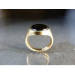 9ct Gents ring set with black onyx stone. (uncarved) approx weight 5.7g