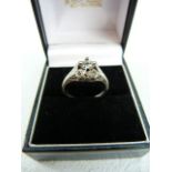 18ct White Gold Diamond solitaire Ring with large diamond flanked by four smaller diamonds.