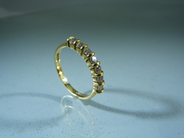 18ct Gold 7 Stone Diamond set ring Approx weight - 2.9g and Size - P - Image 5 of 5