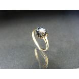 9ct Sapphire and illusion set daisy ring Approx weight - 1.2g
