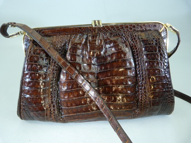 Three vintage handbags to include a Riviera Bag (made in England), a Corbeau handbag that converts - Image 6 of 7