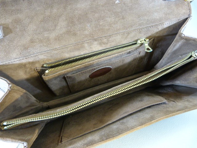 Three vintage handbags to include a Riviera Bag (made in England), a Corbeau handbag that converts - Image 3 of 7