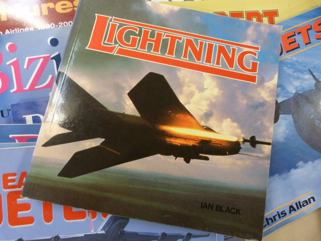 Osprey and Airlife Books: A lot of 27 books including Early American Jetliners, Yeovilton, Long - Image 3 of 7