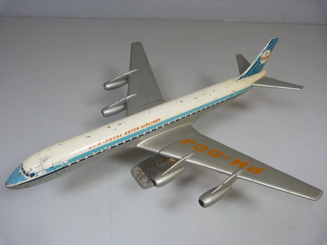 Raise Up Models KLM Douglas DC-8 circa 1962 This Raise Up model is made out of aluminium. Believed - Image 3 of 5