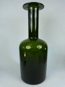 Danish Karstrup Holmgaard Gulvase in green glass. Possibly designed by Otto Brauer. Approx 44 cm