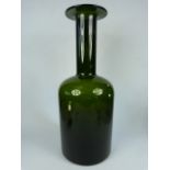 Danish Karstrup Holmgaard Gulvase in green glass. Possibly designed by Otto Brauer. Approx 44 cm