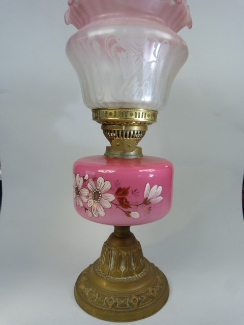 Edwardian Oil lamp with pink scallop edged shade. The Font decorated with hand-painted clematis type - Image 6 of 6