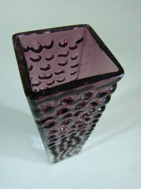 GEOFFREY BAXTER for Whitefriars square glass vase in the Aubergine colour. Approx Height - 17cm - Image 4 of 4
