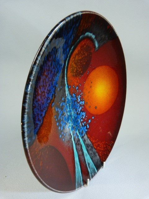 Alan Clarke abstract pattern charger/plate signed to base approx 24.5cm - Image 3 of 4