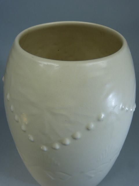 Spode's Art Deco Velamour large vase lightly decorated in relief in a Cream Glaze - approx - Image 2 of 3