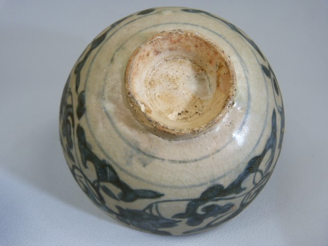 Vietnamese Burial ware bowl along with two Chinese blue and white bowls - Image 4 of 10