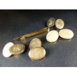 9ct Gold cufflinks and tie pin (total weight approx 16.7g)