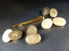 9ct Gold cufflinks and tie pin (total weight approx 16.7g)