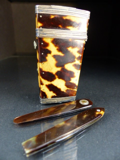 Tortoise shell miniature case containing small picks in folding cases. - Image 3 of 5