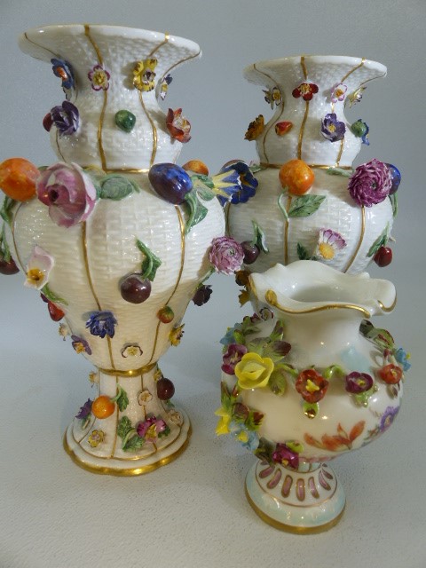 Meissen pair of 19th century floral encrusted urns. Also decorated with fruits. Both with Meissen - Image 3 of 8