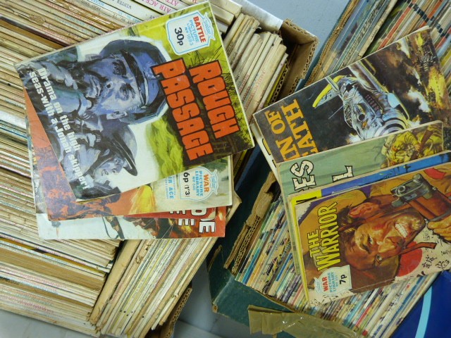 Extensive collection of Commando magazines - Image 2 of 7